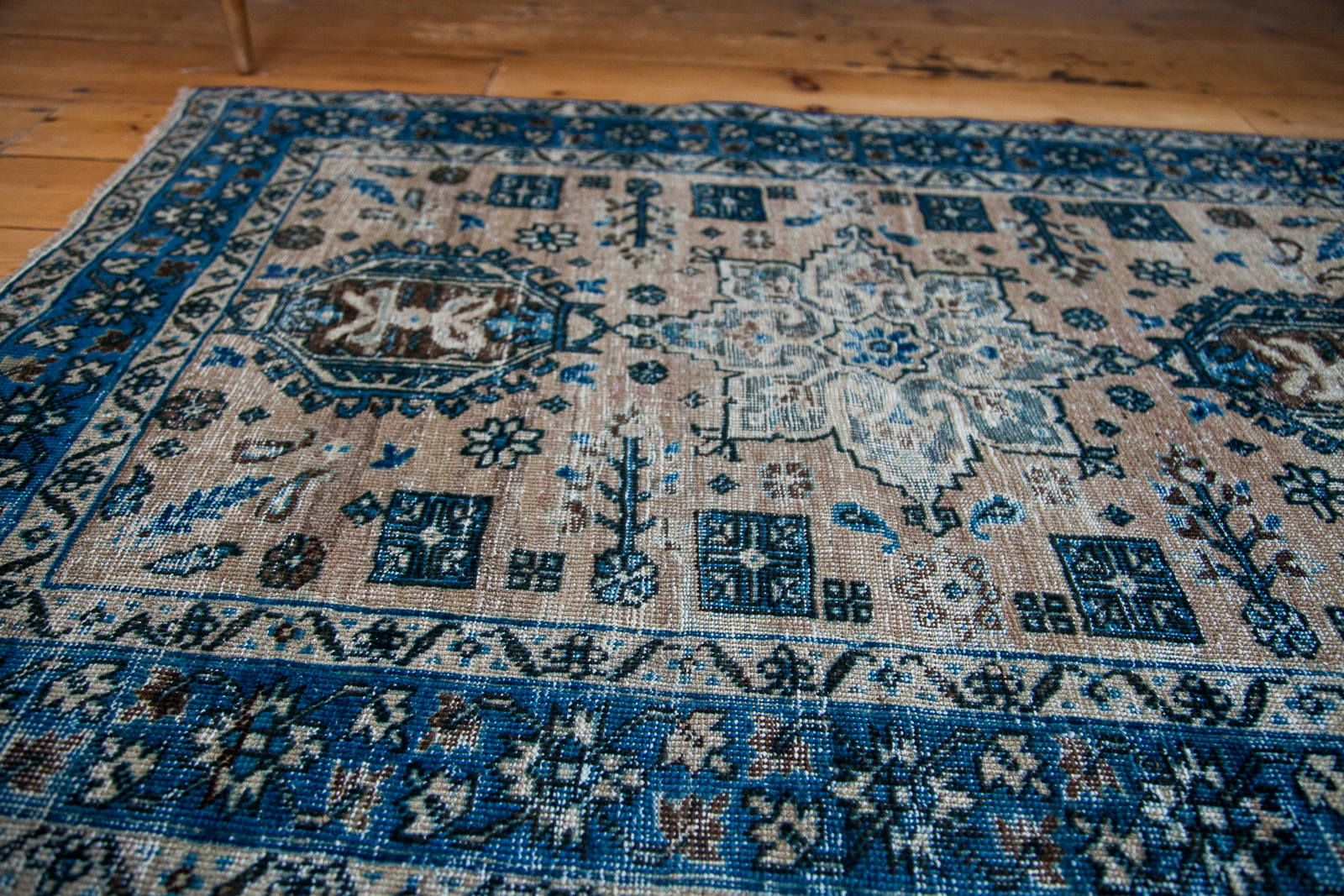 ee001238-worn-vintage-persian-rug-3